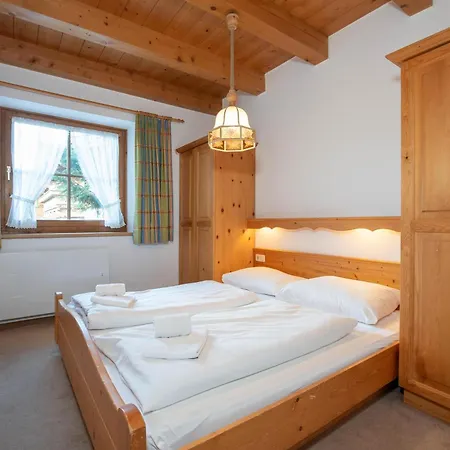 Haus 76 1 Apartament