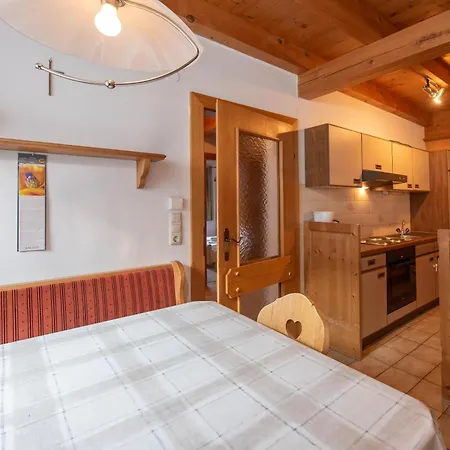 Haus 76 1 Apartament